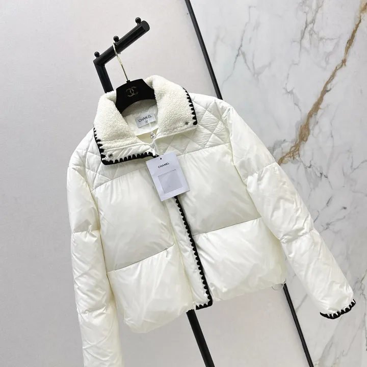 シャネル 白ダウン
