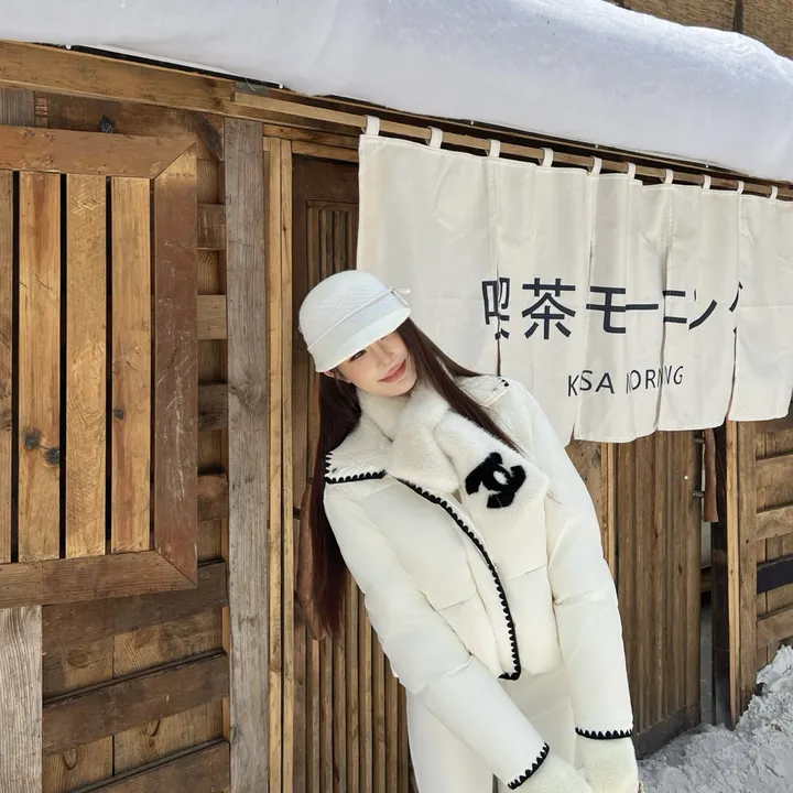 シャネル ショート丈 ダウンジャケット