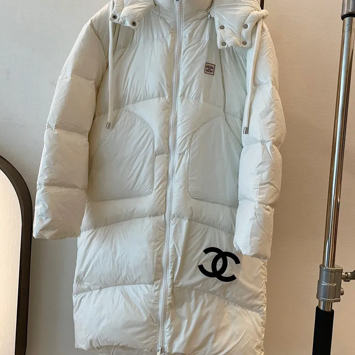 シャネル ダウンジャケット ホワイト