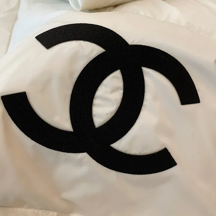 シャネル 超ロング ダウン ジャケット フード付き