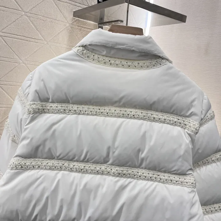 シャネル 白ダウンジャケット