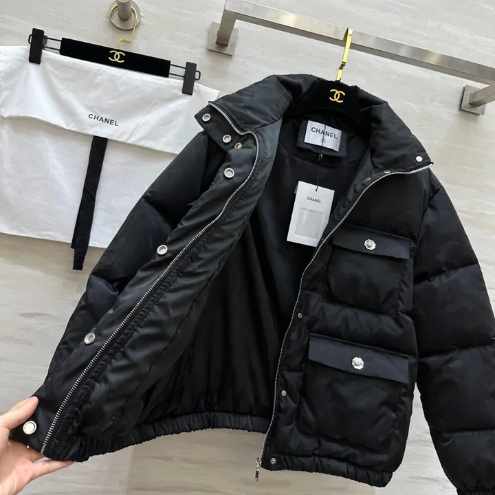 シャネルダウンコートフード付き