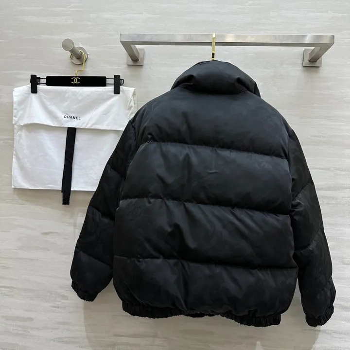 シャネルダウンコートフード付き