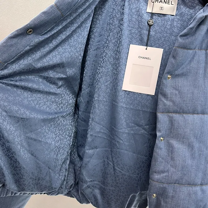 シャネル 真冬 ダウンデニム