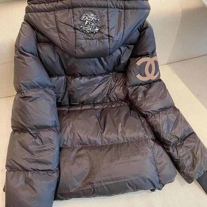 シャネル ダウンコート フード付き