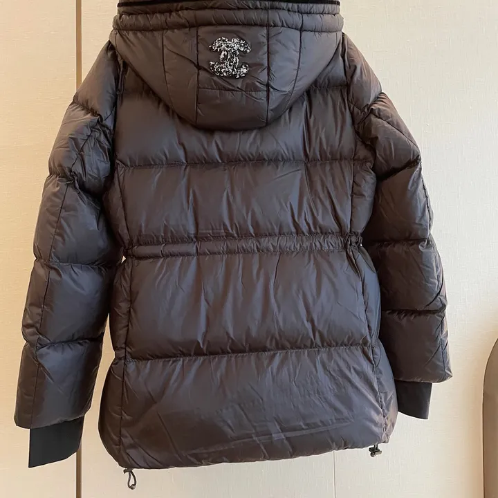 シャネル 長袖 ダウンジャケット