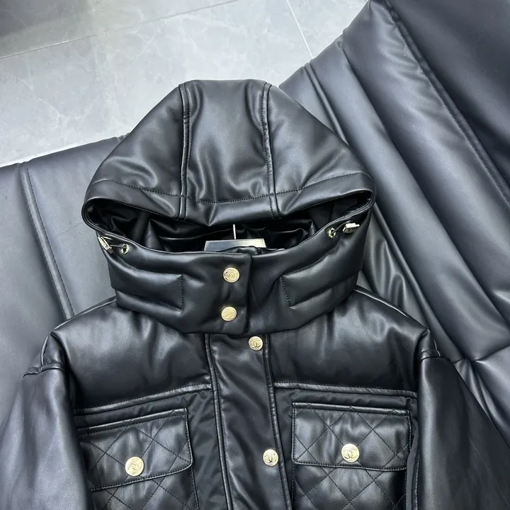 シャネル 光沢感 レザー アウター