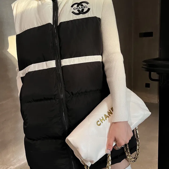 シャネル ミドル丈ダウンベスト