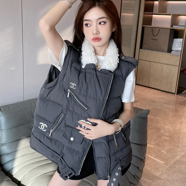 Chanelダウンベスト 短い