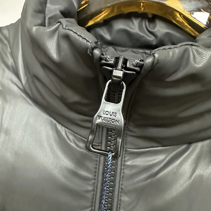 ルイヴィトン エンボス加工 ダウンジャケット