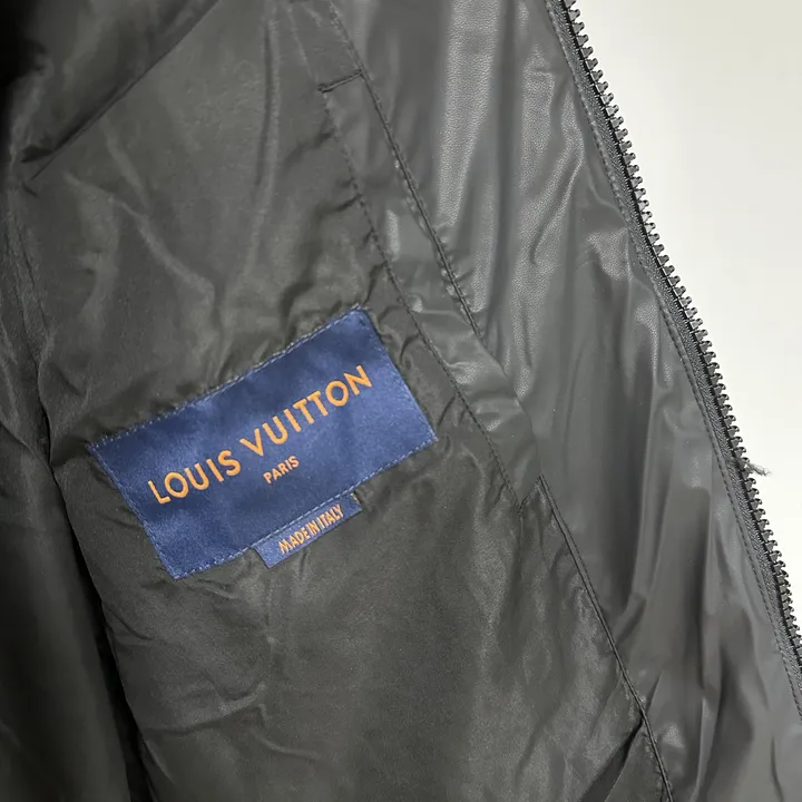 ルイヴィトンダウンコート モノグラム