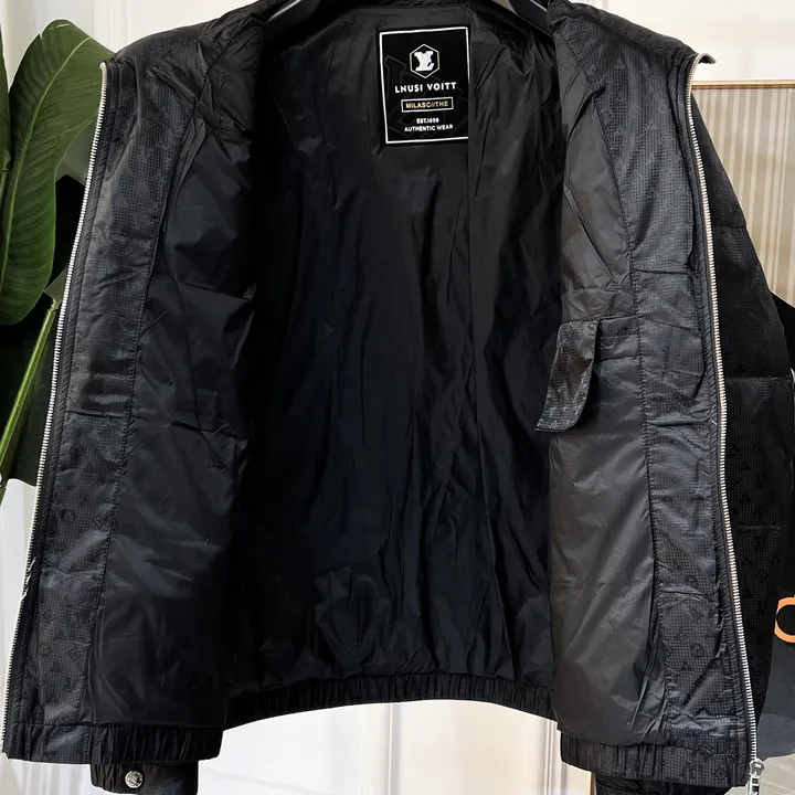 ルイヴィトンダウンコート フード付き