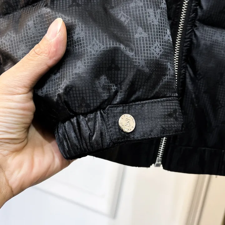 ルイヴィトンダウンコート フード付き