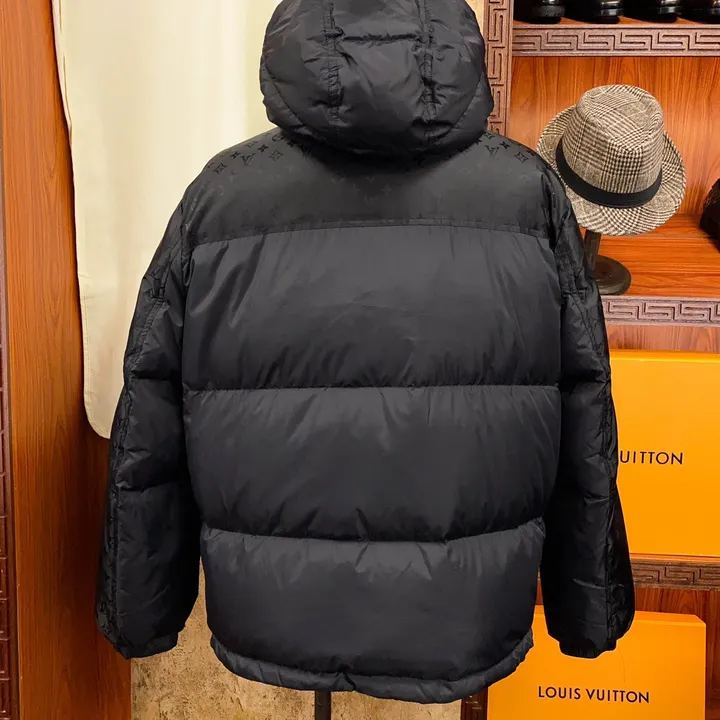ルイヴィトン ダウンコート フード付き