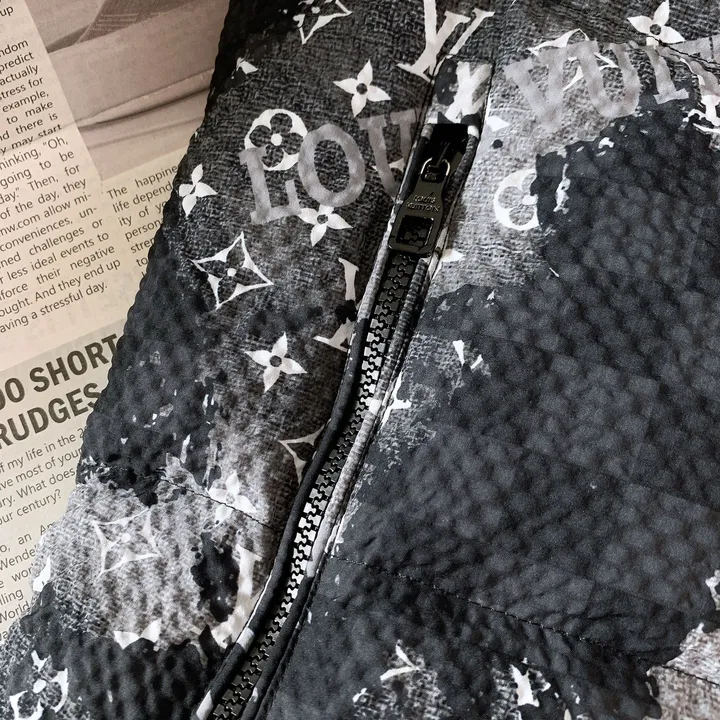 VUITTON ダウン フード付き