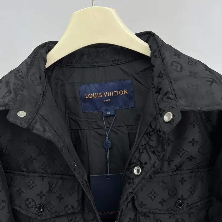 ルイヴィトンモノグラムダウンジャケット