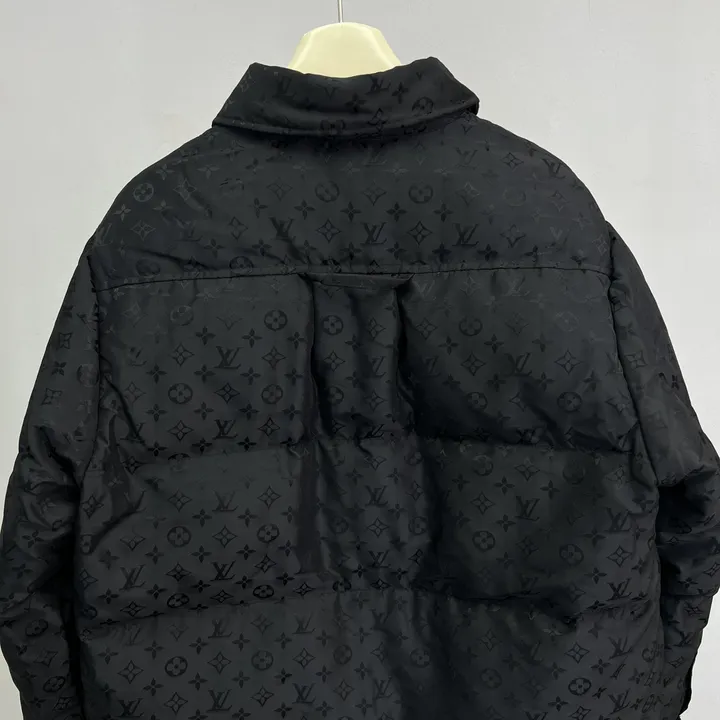 ルイヴィトンモノグラムダウンジャケット