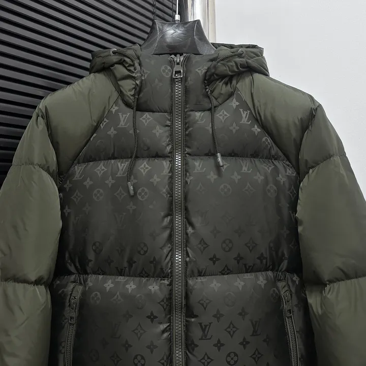 LOUIS VUITTON モノグラム ダウンジャケット