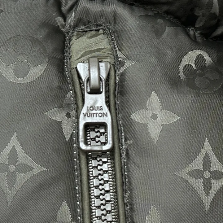 ルイヴィトン ダウンコート ショート丈