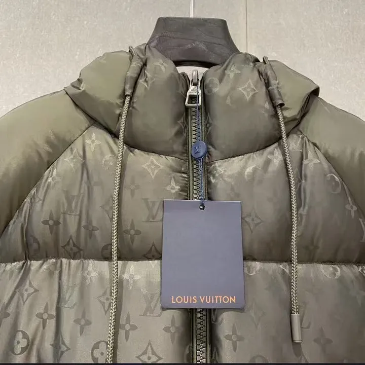 VUITTON モノグラム ダウンコート