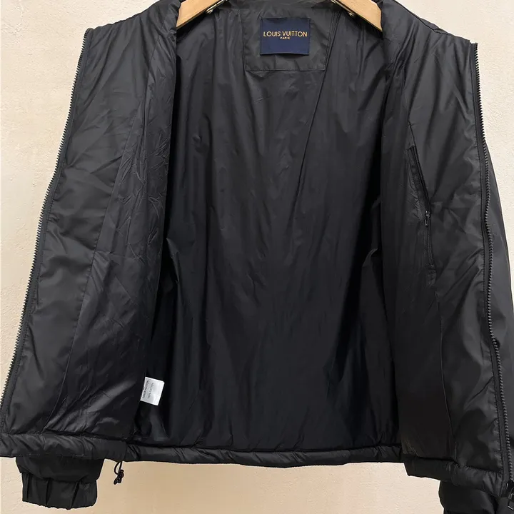 ルイヴィトン ショートダウンコート 軽量 暖かい