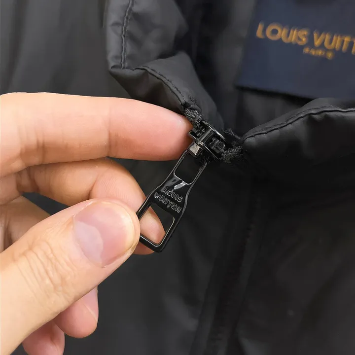 ルイヴィトン ダウン ジャケット ブラック 流行り