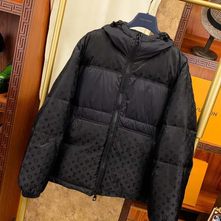 ルイヴィトン メンズダウンジャケット