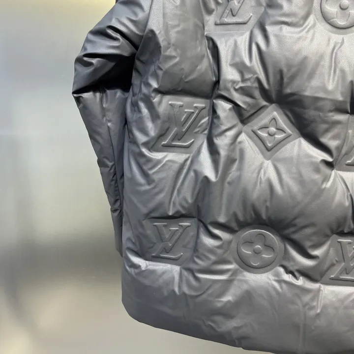 ルイヴィトン ダウンジャケット ブラック