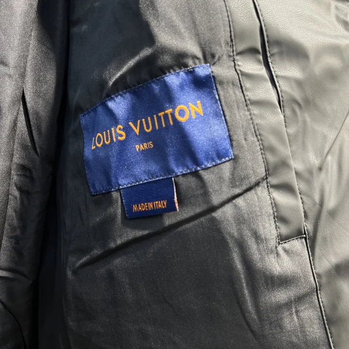 ルイヴィトン ダウンジャケット ブラック