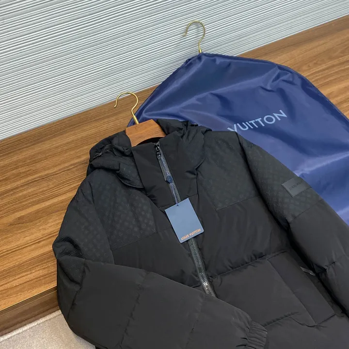 ルイヴィトン ダウンジャケット ブラックエレガンス