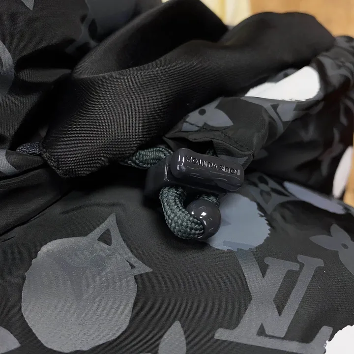 ルイヴィトン コラボ ダウンジャケット