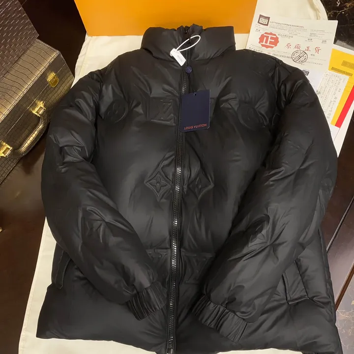 LV ダウンジャケット エンボス加工
