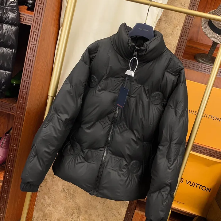 ルイビトン モノグラム ダウンジャケット