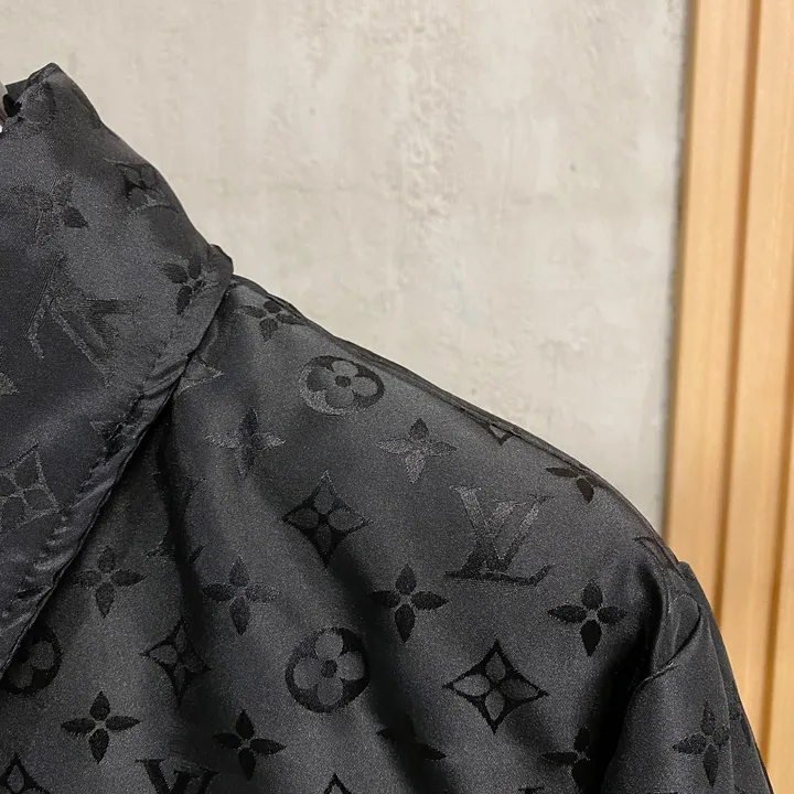 ヴィトン ダウンジャケット 偽物