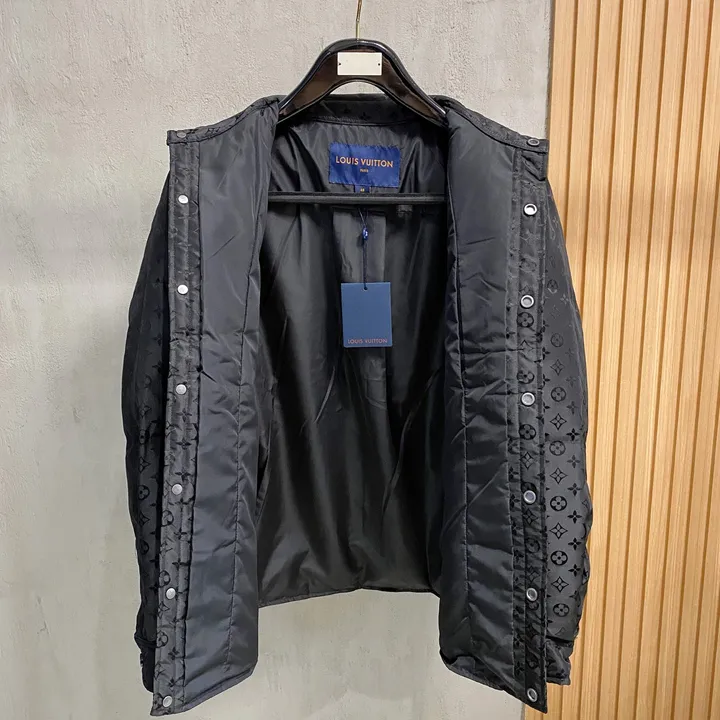 VUITTON モノグラム ダウンジャケット