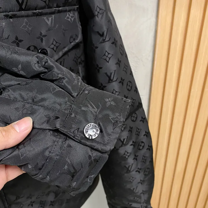 LOUIS VUITTON 冬コート ブラック