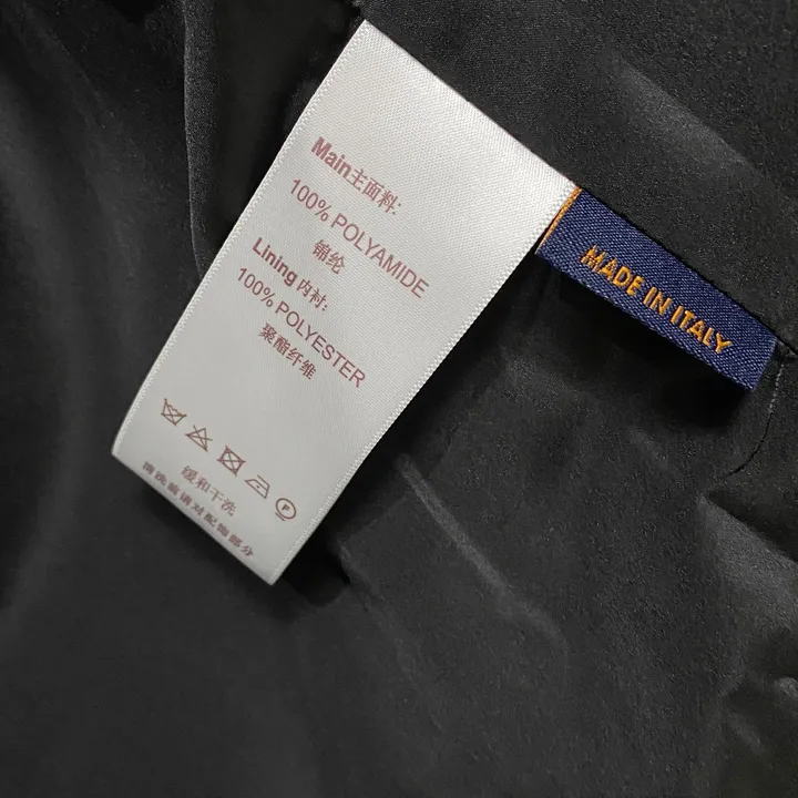 VUITTON モノグラム ダウンジャケット