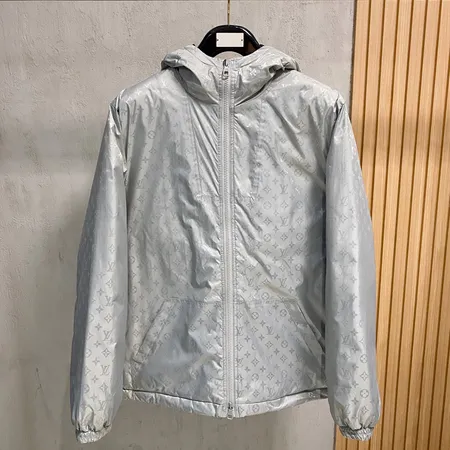 ルイヴィトン モノグラム ダウンジャケット