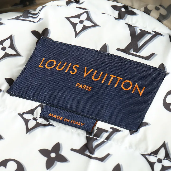 ルイヴィトン モノグラムダウンジャケット