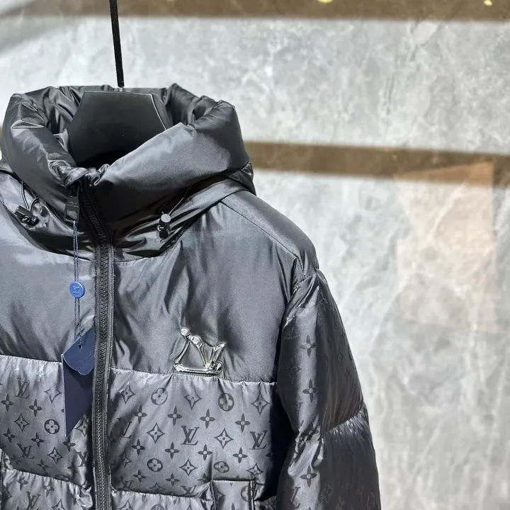 ルイヴィトン ダウンジャケット 撥水加工