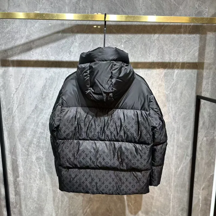 ルイヴィトン ダウンジャケット 軽量 暖かい