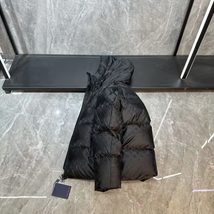 ルイヴィトン ダウンジャケット モノグラム