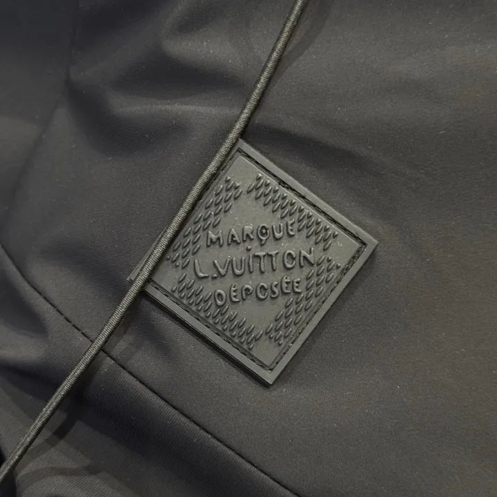 ルイヴィトン ダウンジャケット 男子