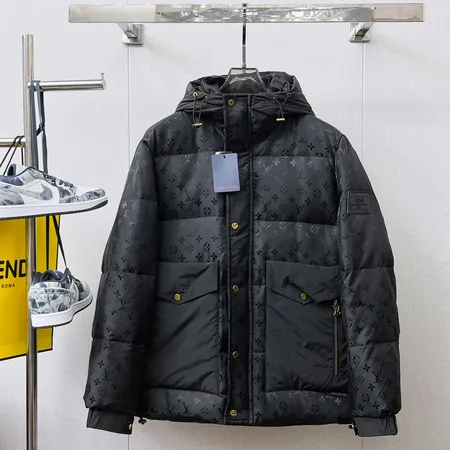 ルイヴィトンモノグラム ダウンジャケット