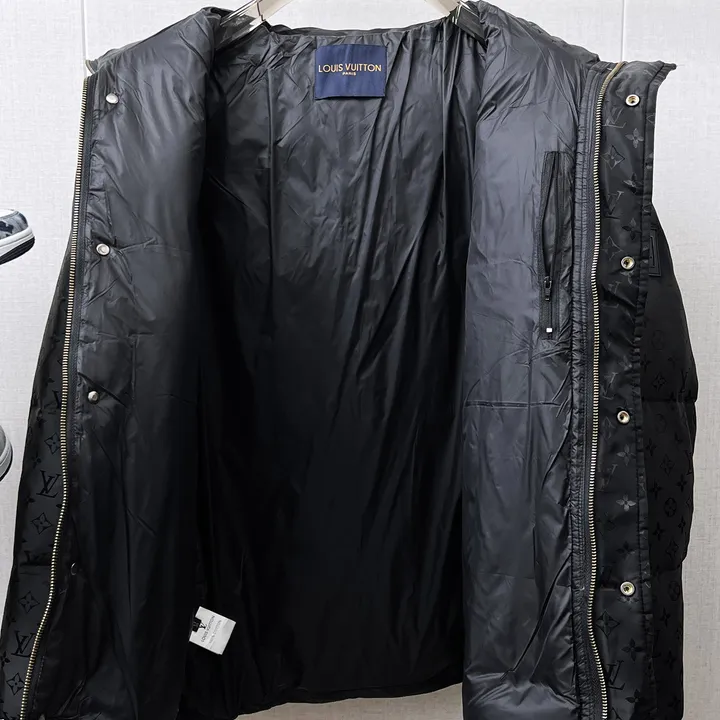 ルイヴィトン 厚手 ダウンジャケット