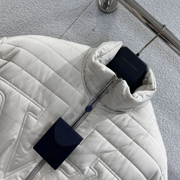 ヴィトン フルジップ ダウンジャケット