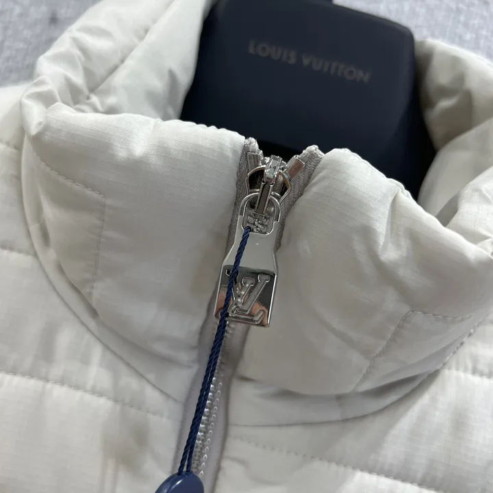 LV メンズダウンコート 偽物