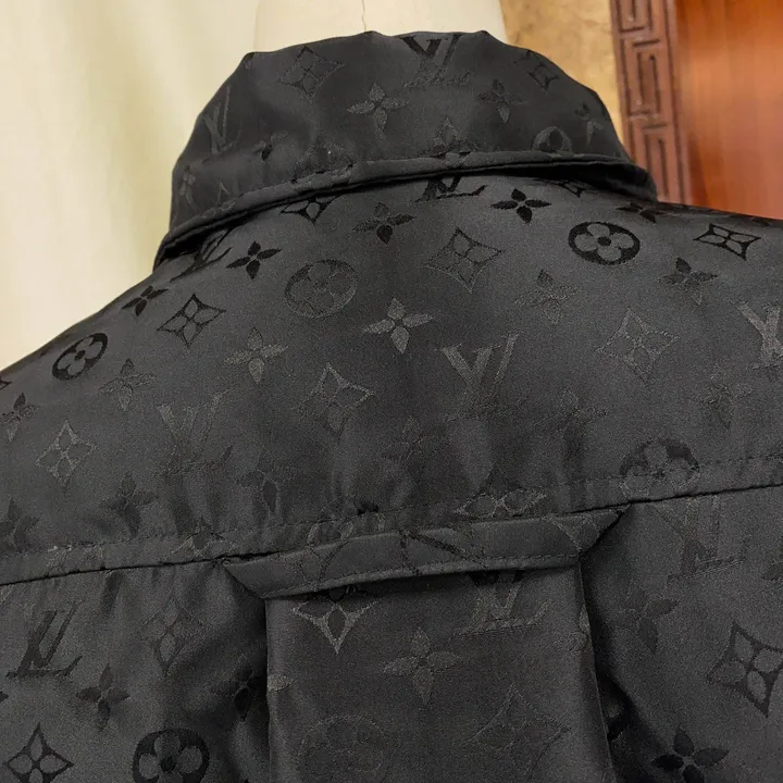 ルイヴィトン モノグラム ダウンジャケット