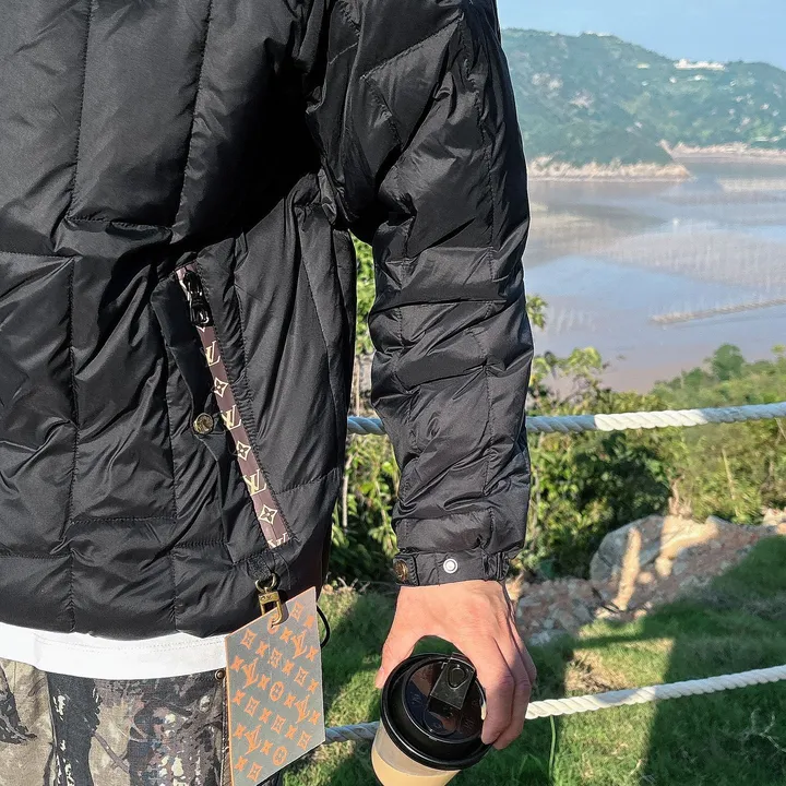 ルイヴィトン モノグラム ダウンジャケット