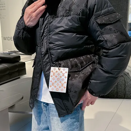 LOUIS VUITTON ダウンジャケットモノグラム